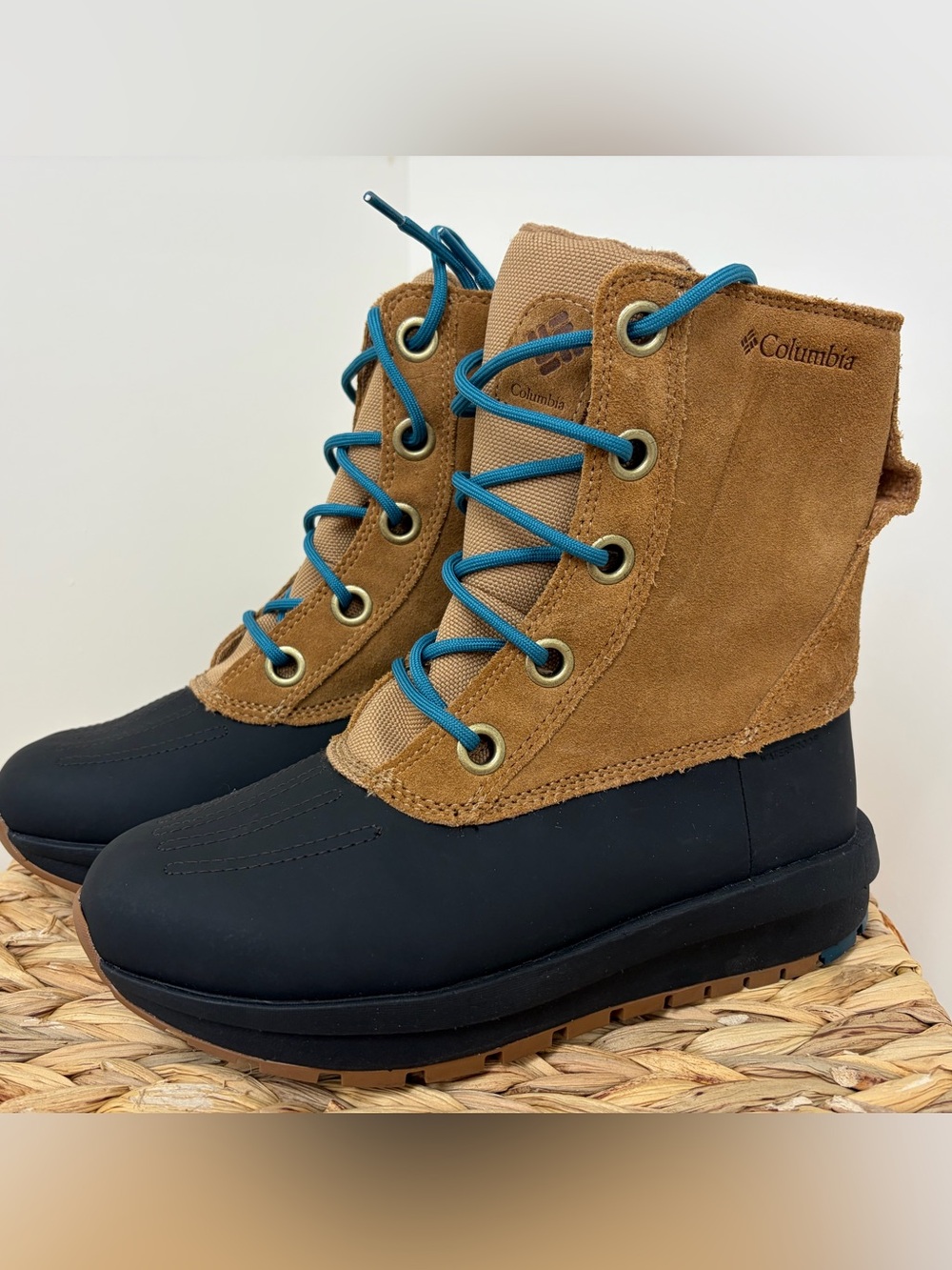 Columbia Men's Tan and Black Waterproof Boots with Teal Laces